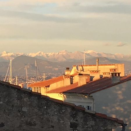 Light Filled Penthouse In Old Antibes. Heart Of The Riviera Appartamento Esterno foto