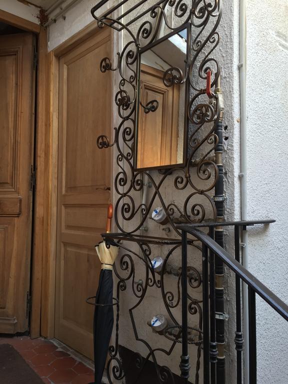 Light Filled Penthouse In Old Antibes. Heart Of The Riviera Appartamento Esterno foto
