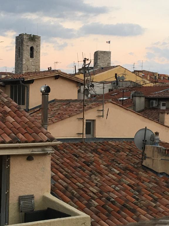 Light Filled Penthouse In Old Antibes. Heart Of The Riviera Appartamento Esterno foto
