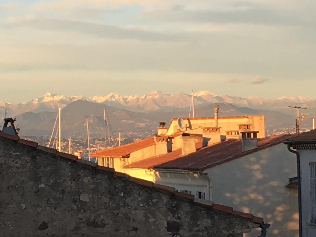 Light Filled Penthouse In Old Antibes. Heart Of The Riviera Appartamento Esterno foto