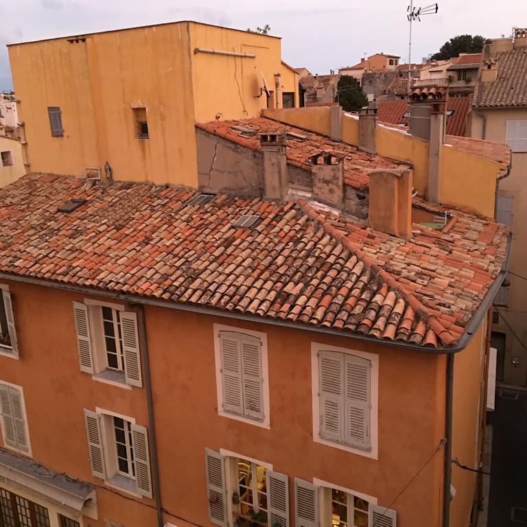 Light Filled Penthouse In Old Antibes. Heart Of The Riviera Appartamento Esterno foto