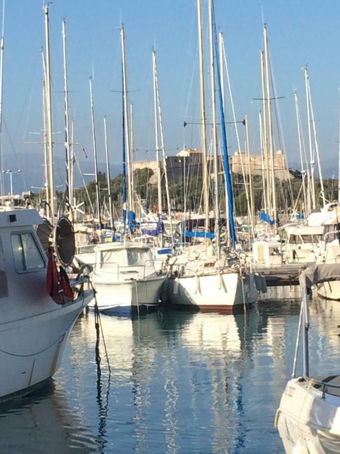 Light Filled Penthouse In Old Antibes. Heart Of The Riviera Appartamento Esterno foto