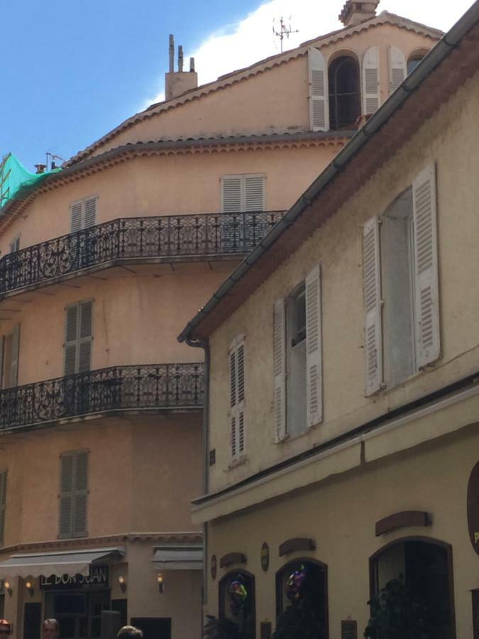 Light Filled Penthouse In Old Antibes. Heart Of The Riviera Appartamento Esterno foto