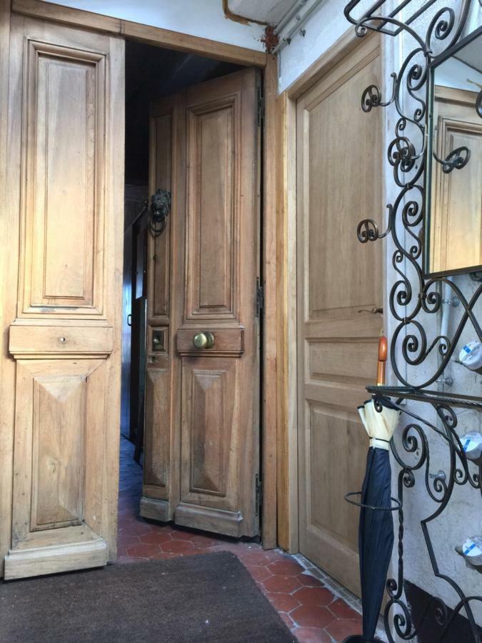 Light Filled Penthouse In Old Antibes. Heart Of The Riviera Appartamento Esterno foto